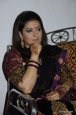 Smriti Irani at ITA Awards red carpet in Mumbai on 4th Nov 2012 (57).JPG